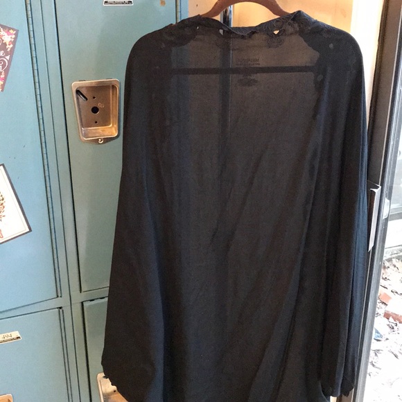 Black Lightweight Coverup / Jacket 🍀 - Picture 3 of 8